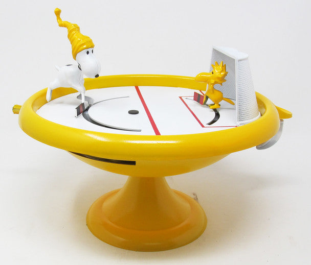 Atlantis Models Atlantis Peanuts Snoopy and Woodstock Bird Bath Ice Hockey Game
