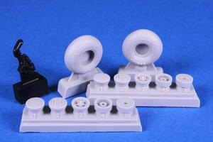 DH.82 Tiger Moth Mainwheels and Tailskid (ICM kit) 1/32