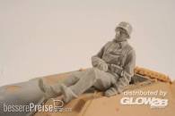 German WW II Hetzer Sitting Infantry man 1/35
