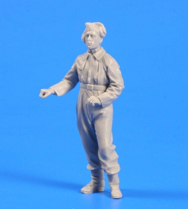 German WW II Hetzer Radio Operator / Gunner 1/35