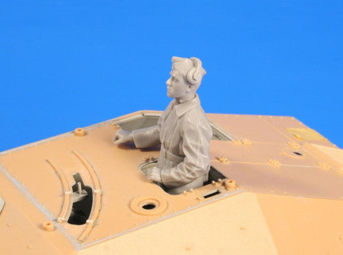 German WW II Hetzer Radio Operator / Gunner 1/35