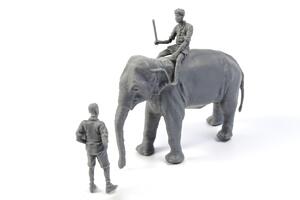 WWII RAF Mechanic in India+Elephant with Mahout (2 fig. + elephant) 1/48