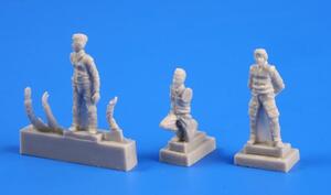 Czechoslovak pilot (1 fig.) and mechanic (2 f 1/72