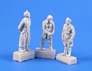 He 162 - Three Pilot figures, each in different gear: Great Coat, Flying Suit, Breeches 1/72