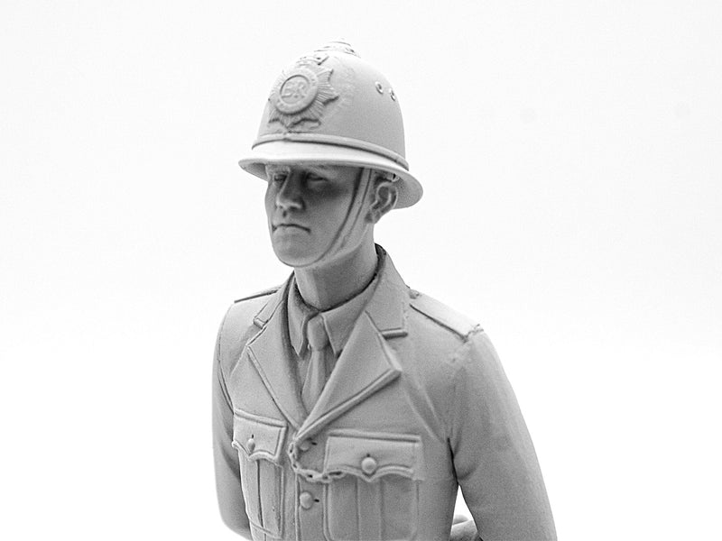 ICM16011 - 1/16 ICM British Policeman (100% new molds)