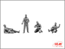 ICM35351 - 1/35 ICM Soviet Tank Crew (1943-1945) (4 figures - 2 officers, 2 tankmen)