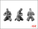 ICM35351 - 1/35 ICM Soviet Tank Crew (1943-1945) (4 figures - 2 officers, 2 tankmen)