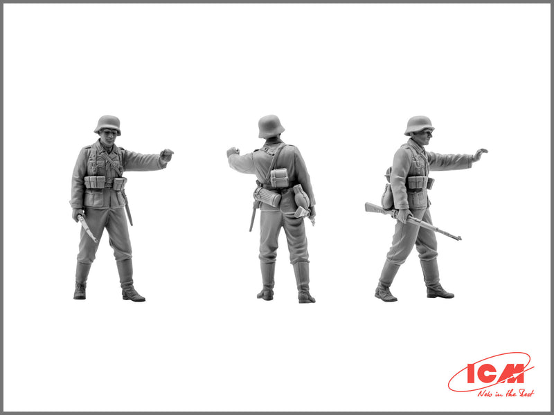 ICM35391 - 1/35 ICM Barbarossa operation, June 22,1941 (4 figures - 1 german officer, 2 german soldiers, 1 captured soviet tankman)