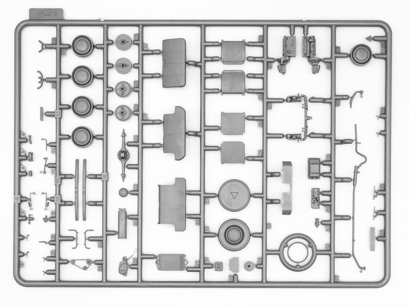 ICM35479 - 1/35 ICM Moskvitch-401-420 Saloon, Soviet Passenger Car