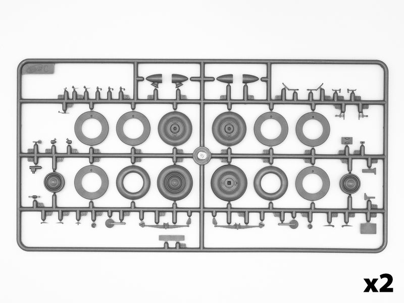 ICM35535 - 1/35 ICM Packard Twelve (Model 1936), WWII Soviet Leaders' Car with Passengers (5 figures)