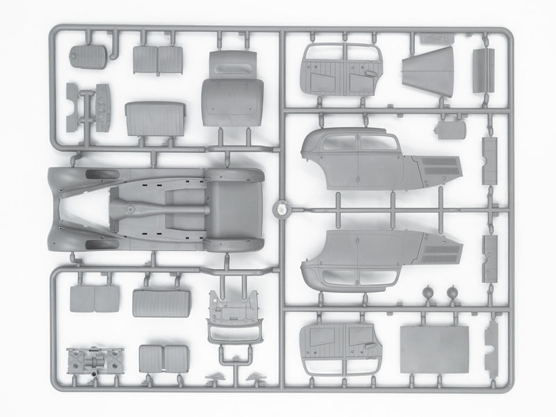 ICM35539 - 1/35 ICM Typ 320 (W142) Saloon with German Staff Personnel