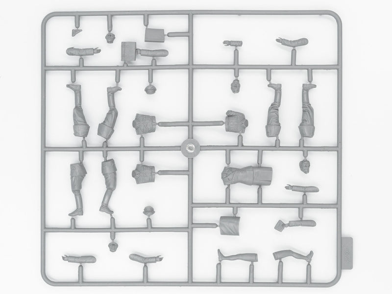 ICM35539 - 1/35 ICM Typ 320 (W142) Saloon with German Staff Personnel