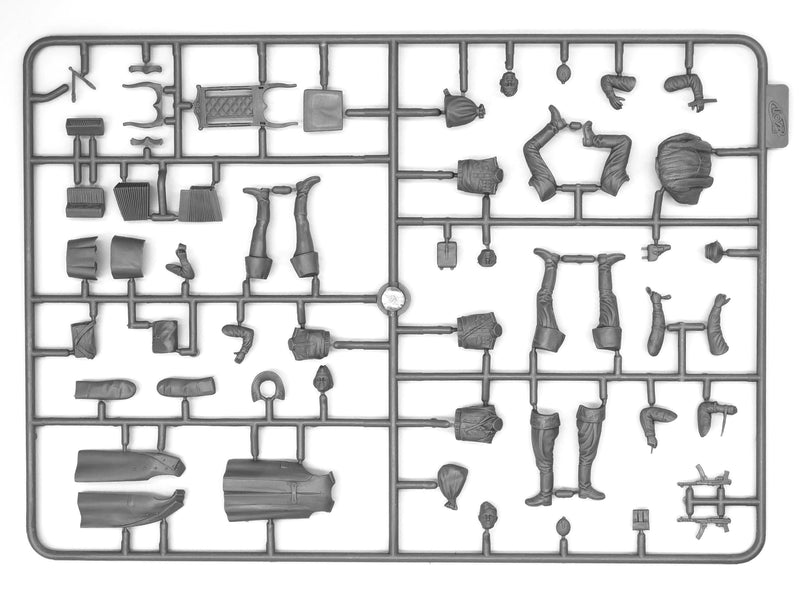 ICM35541 - 1/35 ICM May 1945 (4 figures - 1 officer, 2 soldiers, 1 military servicewoman)
