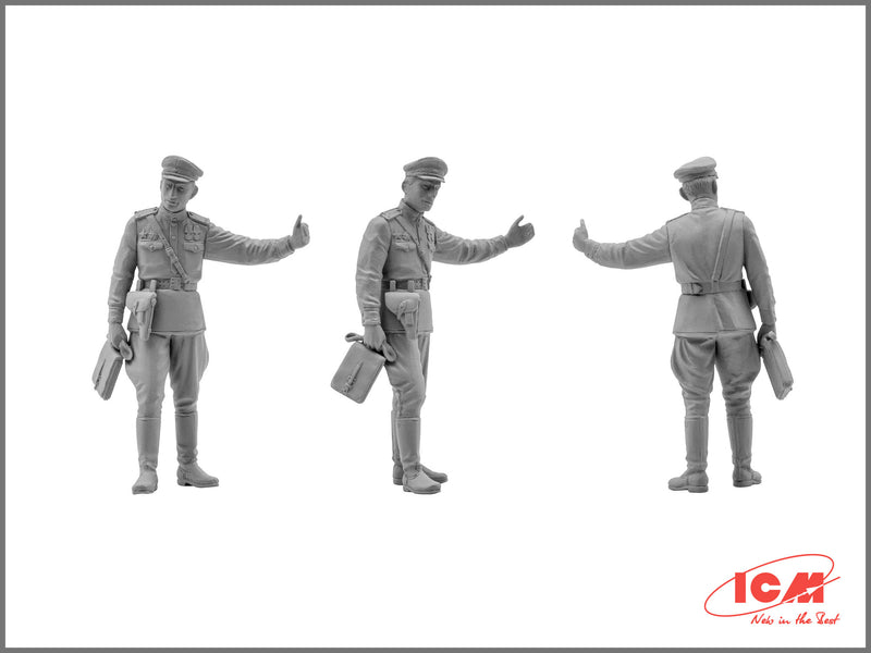 ICM35541 - 1/35 ICM May 1945 (4 figures - 1 officer, 2 soldiers, 1 military servicewoman)