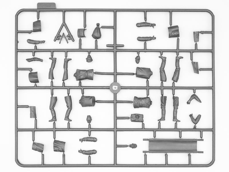 ICM35551 - 1/35 ICM Soviet Medical Personnel (1943-1945) (4 figures - 1 nurse, 2 medical orderlies, 1 injured)