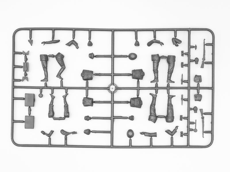 ICM35561 - 1/35 ICM German Patrol (1939-1942) (4 figures - 1 officer, 2 soldiers, 1 civilian)