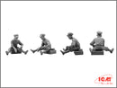 ICM35561 - 1/35 ICM German Patrol (1939-1942) (4 figures - 1 officer, 2 soldiers, 1 civilian)