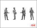 ICM35561 - 1/35 ICM German Patrol (1939-1942) (4 figures - 1 officer, 2 soldiers, 1 civilian)