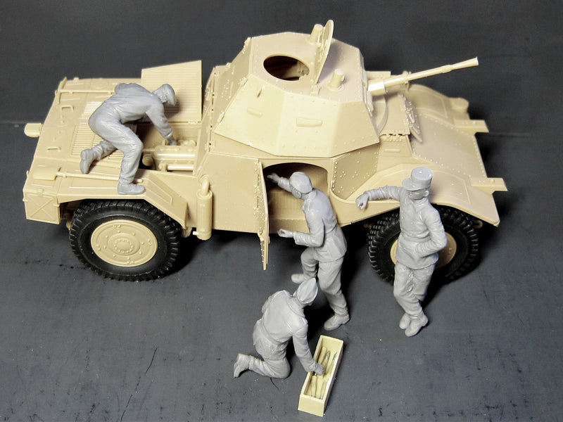 ICM35615 - 1/35 ICM French Armoured Vehicle Crew (1940) (4 figures)