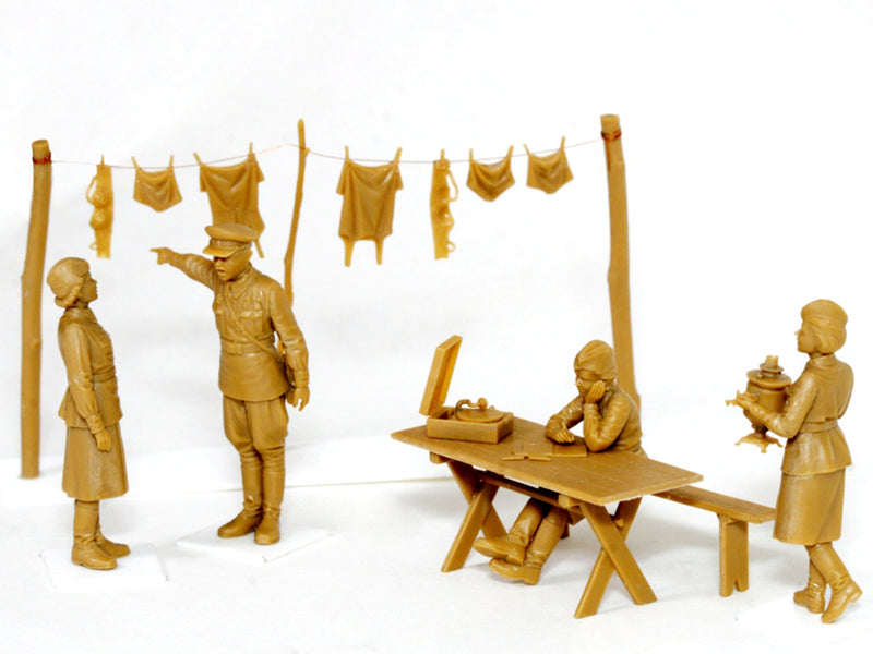 ICM35621 - 1/35 ICM Soviet Military Servicewomen (1939-1942) (4 figures)