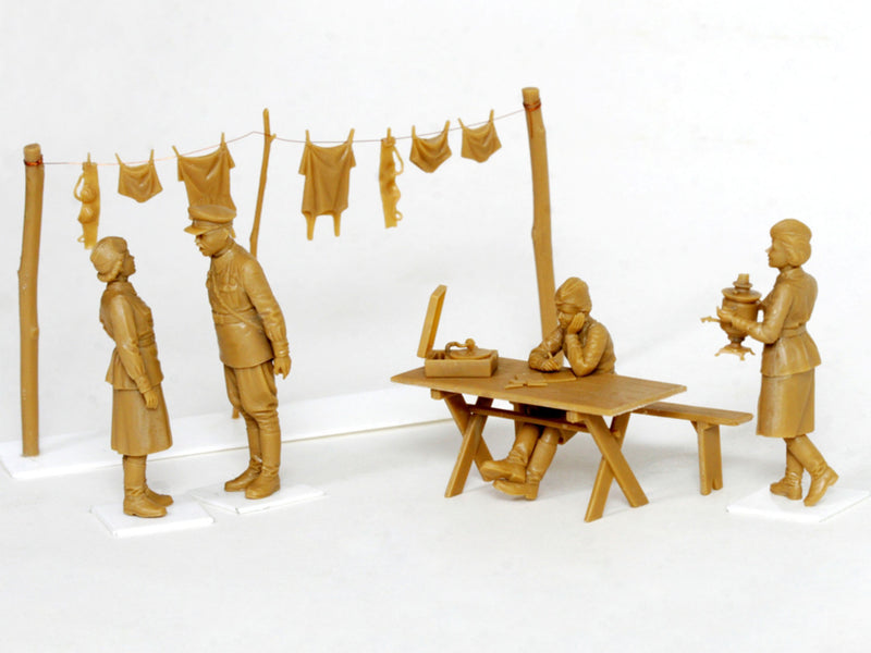 ICM35621 - 1/35 ICM Soviet Military Servicewomen (1939-1942) (4 figures)
