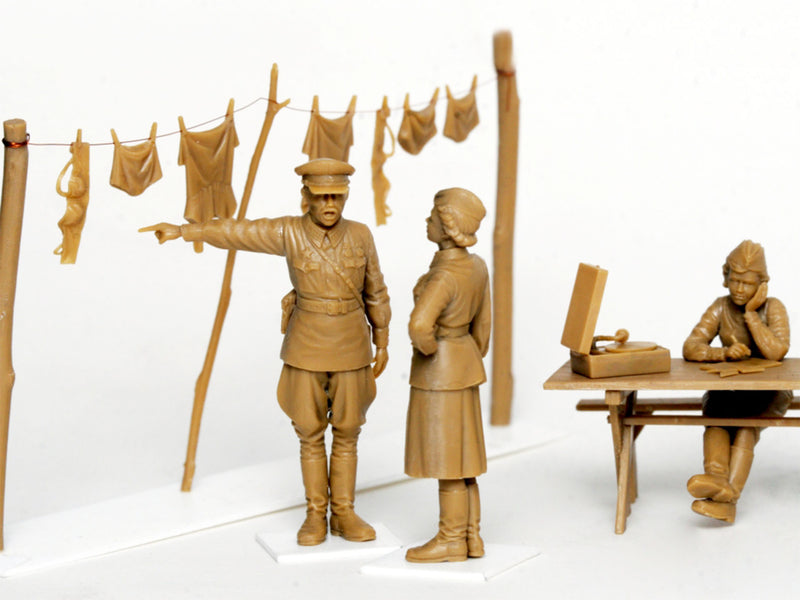 ICM35621 - 1/35 ICM Soviet Military Servicewomen (1939-1942) (4 figures)