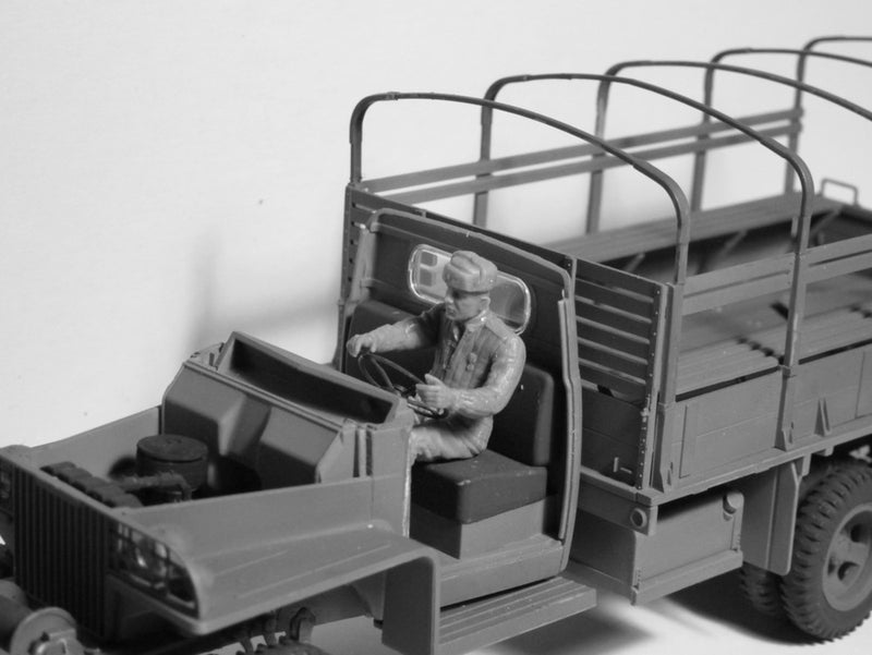 ICM35643 - 1/35 ICM RKKA Drivers (1943-1945) (2 figures)