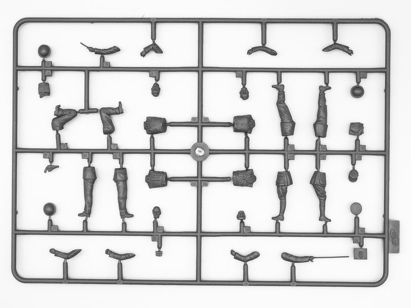 ICM35670 - 1/35 ICM Model T RNAS Armoured Car with WWI British Tank Crew