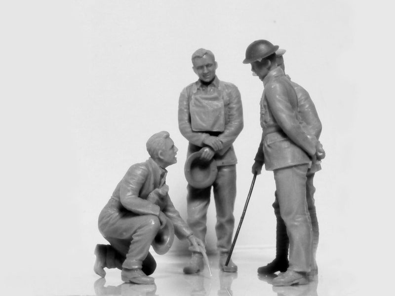 ICM35670 - 1/35 ICM Model T RNAS Armoured Car with WWI British Tank Crew