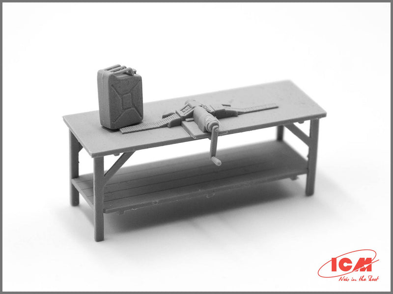 ICM48081 - 1/48 ICM RAF Pilots and Ground Personnel (1939-1945)  (7 figures - 3 pilots, 3 mechanics, 1 WREN member, and dog figure)