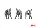 ICM48082 - 1/48 ICM German Luftwaffe Pilots and Ground Personnel (1939-1945)  (7 figures - 3 pilots, 4 mechanics)
