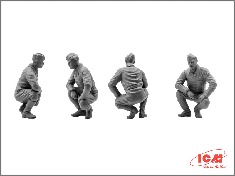 ICM48084 - 1/48 ICM Soviet Air Force Pilots and Ground Personnel (1943-1945)  (7 figures -  staff officer, 2 pilots, 3 mechanics, military servicewomen)