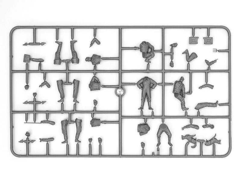 ICM48085 - 1/48 ICM German Luftwaffe Ground Personnel (1939-1945)  (7 figures -  staff officer, 2 pilots, 4 mechanics, and dog figure)