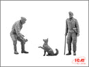 ICM48085 - 1/48 ICM German Luftwaffe Ground Personnel (1939-1945)  (7 figures -  staff officer, 2 pilots, 4 mechanics, and dog figure)