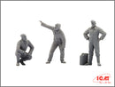 ICM48085 - 1/48 ICM German Luftwaffe Ground Personnel (1939-1945)  (7 figures -  staff officer, 2 pilots, 4 mechanics, and dog figure)