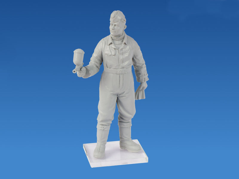 ICM48086 - 1/48 ICM WWII German Luftwaffe Pilots and Ground Personnel in Winter Uniform (5 figures)