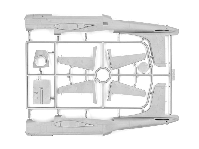 ICM48280 - 1/48 ICM B-26K with USAF Pilots & Ground Personnel