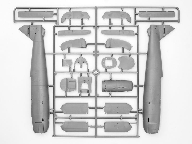 WWII Luftwaffe Airfield (Messerschmitt Bf 109F-4, Hs 126 B-1 & Figures)