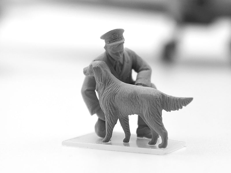 ICMDS4802 - 1/48 WWII RAF Airfield (Spitfire Mk.IX, Spitfire Mk.VII & Figures)