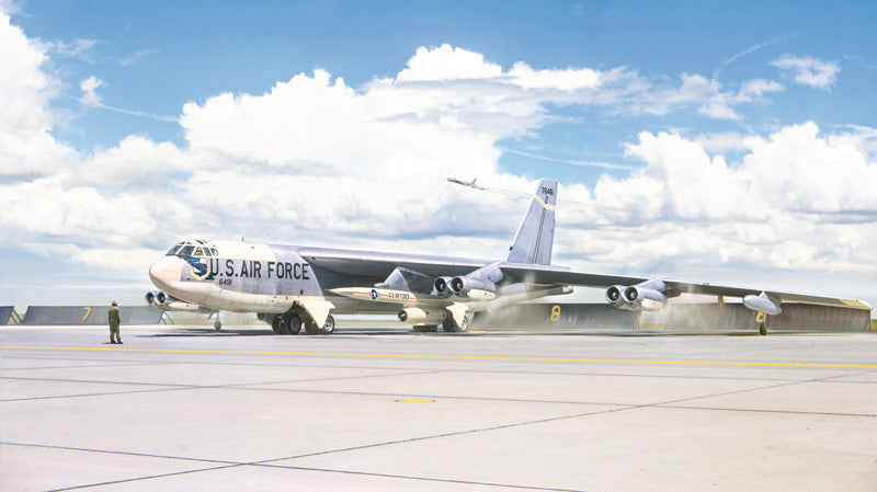 Boeing B-52G Stratofortress Initial w/Hound Dog Missile
