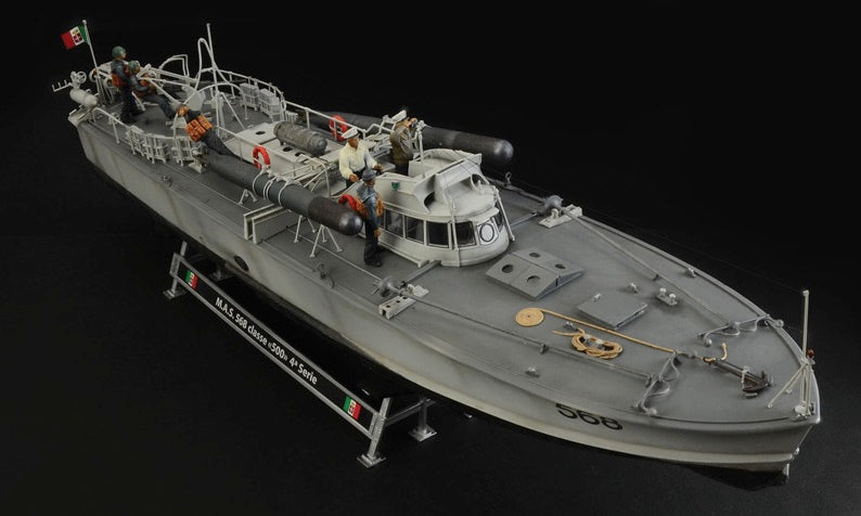 Italeri 5626 M.A.S. 563/568 with crew