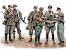 Let's Stop Them Here! German Military Men 1945 Plastic Model Kit