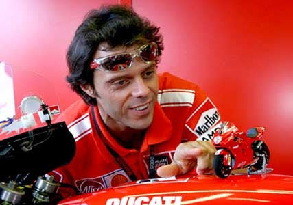 TAM14101 - 1/12 Tamiya Ducati Desmosedici Racing Motorcycle
