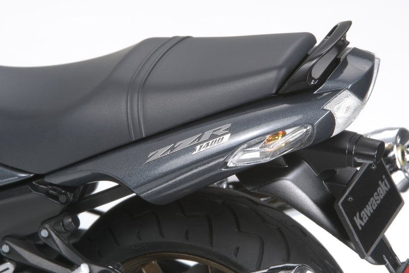TAM14111 - 1/12 Tamiya Kawasaki ZZR 1400 Motorcycle