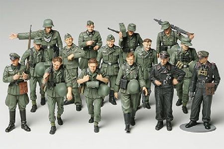 TAM32530 - 1/48 Tamiya WWII German Infantry on Manuevers (15)