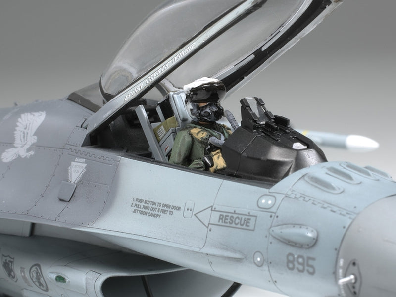 TAM61098 - 1/48 Tamiya F16CJ Block 50 Fighting Falcon Aircraft
