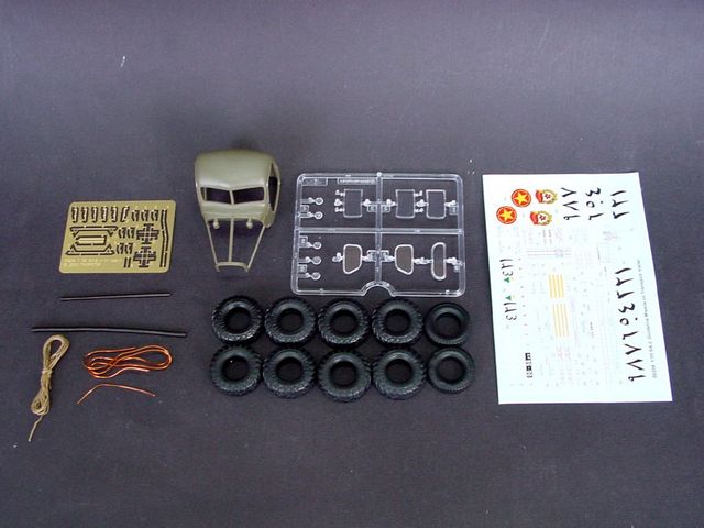 SAM-2 MISSILE WITH LOADING CABIN 1/35