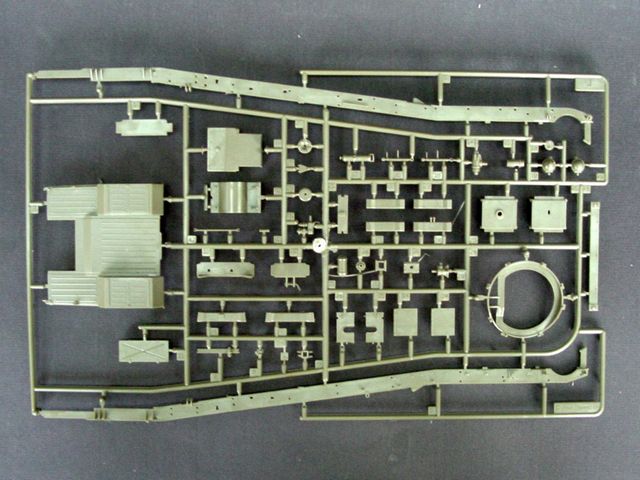 SAM-2 MISSILE WITH LOADING CABIN 1/35