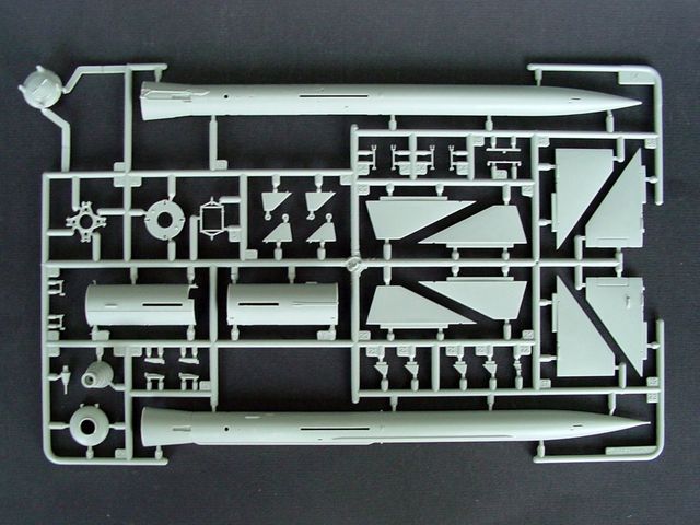 CHN HQ-2 MISSILE WITH LOADING CABIN 1/35