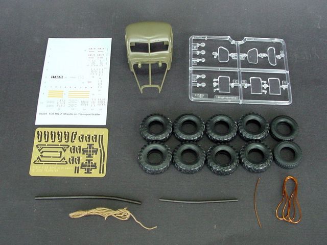 CHN HQ-2 MISSILE WITH LOADING CABIN 1/35
